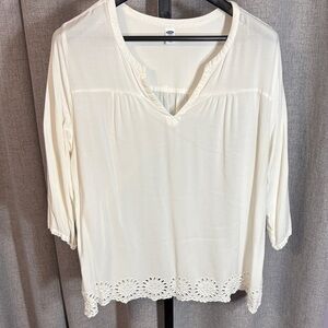 Old Navy Women’s off-white Blouse Size XL